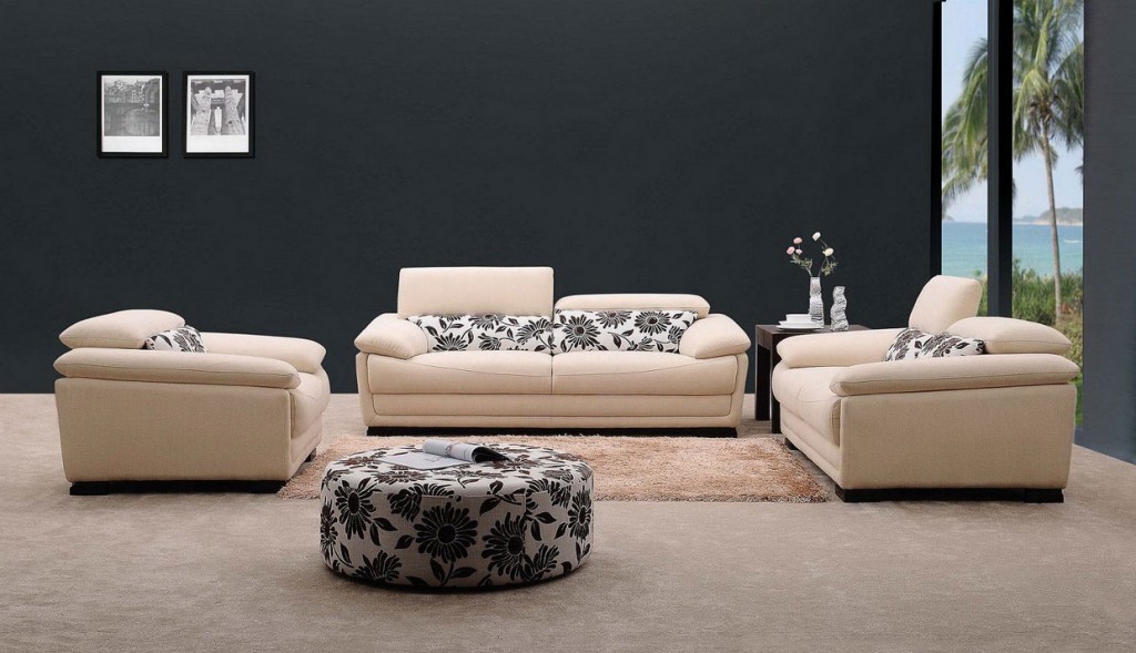 black-wallpaper-as-living-room-furniture